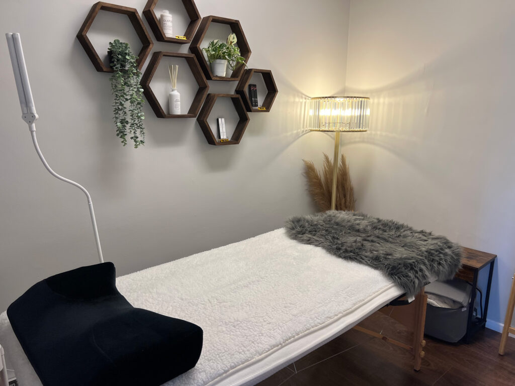 Air Lashes by Aki | Salon